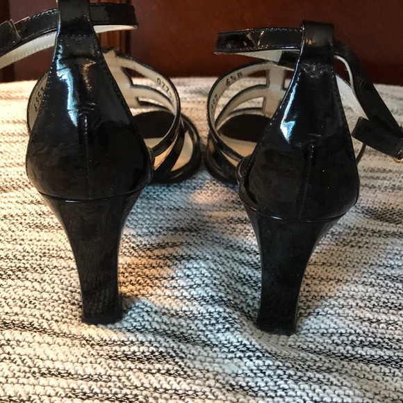 Kenneth Cole New York strappy sandals - Picture 3 of 5